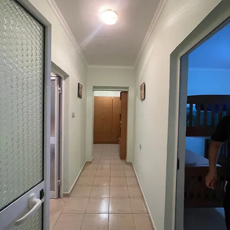 Aza * Tirana